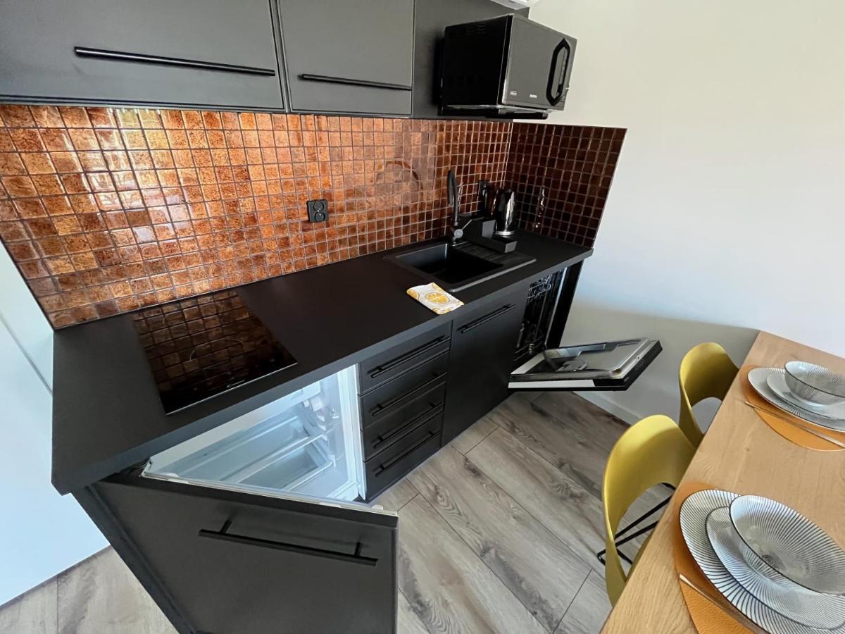 Green Port Spa Kolobrzeg Stylowy Loft- W Cenie Klimatyzacja, Baseny, 2 Jacuzzi, Sauna, Szlafroki, Bawialnia Bagian luar foto